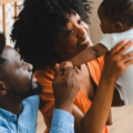 famille Africaine avec le papa, la maman et le bébé